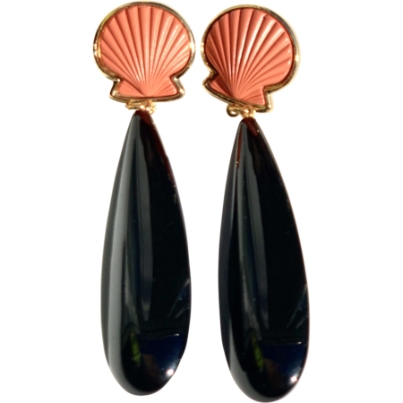 Coral Shell Black Earrings